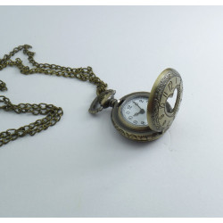 Collana con pendente orologio e coperchio intagliato a forma di Cuore Idea Regalo per San Valentino