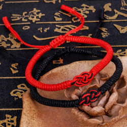 Bracciale cordino tibetano rosso e nero regolabile con nodo dell'infinito