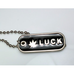 Collana modello pallinato argento anticato con ciondolo piastrina nera con scritta Luck  