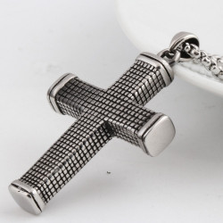 Collana in acciaio stainless steel con ciondolo a forma di Croce Silizzata