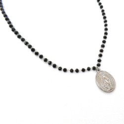 Collana rosario da donna in acciaio e grani neri con pendente Madonna
